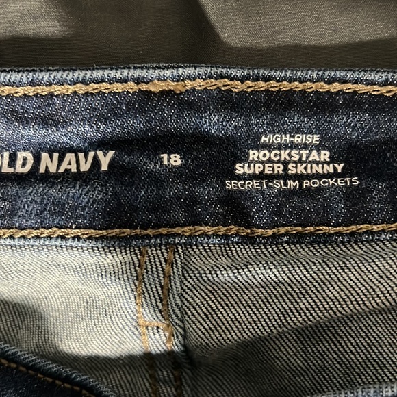 Old Navy Rock Star high rise rock star super skinny jeans - Picture 4 of 4
